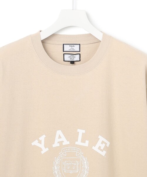 J.PRESS YORK STREET(ジェイプレスヨークストリート)の「【UNISEX】YALE×YORK STREET スクールエンブレム Tシャツ(Tシャツ/カットソー・メンズ・ライトグレー系/ライトイエロー系/ダルブルー系/ホワイト系・SMALL/MEDIUM/LARGE)」の6枚目の写真