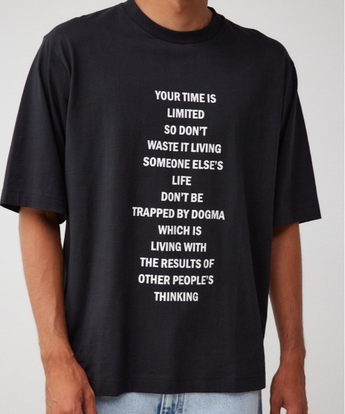 AZUL by moussy(アズールバイマウジー)の「ロゴグラフィック5分袖Tシャツ(Tシャツ/カットソー・メンズ・ブラック/ホワイト・MEDIUM/LARGE)」の2枚目の写真