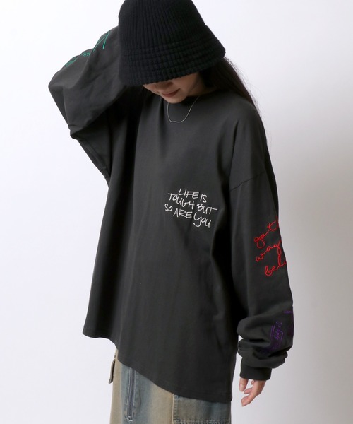 SITRY(シトリー)の「Hand Drawn Illustration Embroidery Heavy Weight T-shirt/オーバーサイズ 手描きイラスト 総柄刺繍 ヘビーウェイト ロンT 長袖Tシャツ(Tシャツ/カットソー・レディース・マスタード/チャコール/ホワイト/ターコイズブルー・L/M)」の22枚目の写真