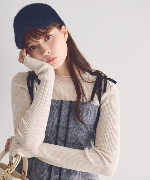 JILL by JILL STUART(ジルバイジルスチュアート)の「◇チェーン釦フィンガーホールハイネックニット(ニット/セーター・レディース・ブラック/ピンク/ホワイト系その他・FREE)」の2枚目の写真