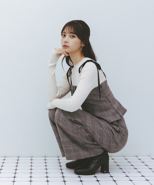 JILL by JILL STUART(ジルバイジルスチュアート)の「◇チェーン釦フィンガーホールハイネックニット(ニット/セーター・レディース・ブラック/ピンク/ホワイト系その他・FREE)」の4枚目の写真
