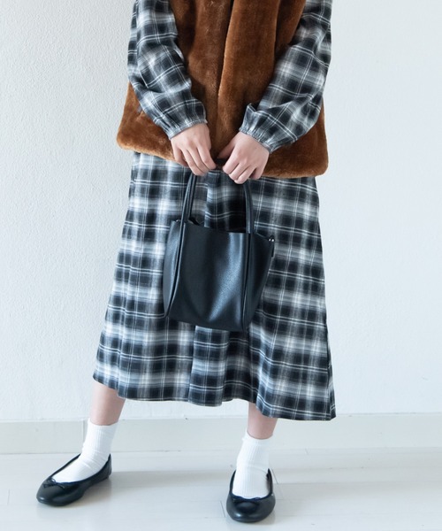 LOSUCA(ロスカ)の「ミニポーチ付きフェイクレザー3wayミニバッグ / ハンドバッグ ショルダーバッグ オケージョン ナチュラル フレンチ ヴィンテージ シティガール 大人カジュアル オフィスカジュアル(ハンドバッグ・レディース・ブラウン/ブラック/シルバー・FREE)」の17枚目の写真