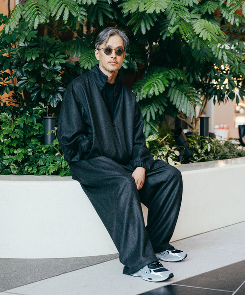 Gabriela Coll Garments（ガブリエラコールガーメンツ）の「GABRIELA COLL GARMENTS 別注 HERRINGBONE HEAVY WOOL FLAP POCKET TROUSERS（スラックス・メンズ・チャコールグレー・2/3）」の2枚目の写真