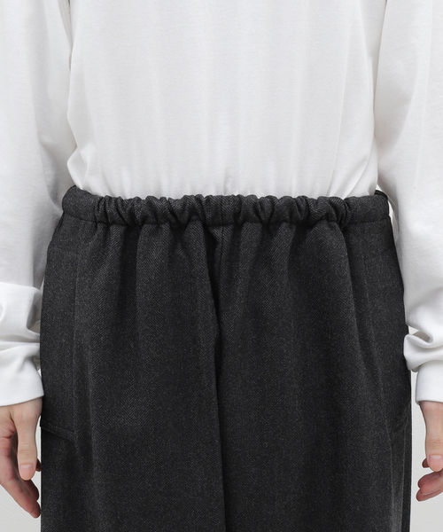 Gabriela Coll Garments（ガブリエラコールガーメンツ）の「GABRIELA COLL GARMENTS 別注 HERRINGBONE HEAVY WOOL FLAP POCKET TROUSERS（スラックス・メンズ・チャコールグレー・2/3）」の11枚目の写真