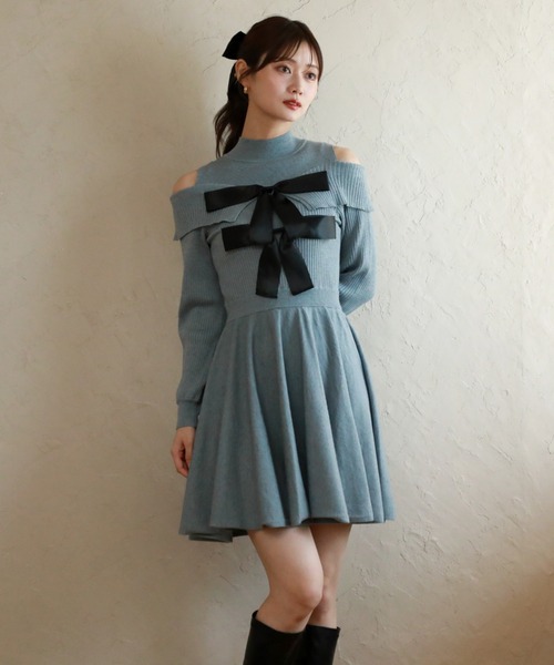 Cheek（チーク）の「オフショルＢＩＧリボンニットミニワンピース（ワンピース・レディース・アイボリー/チャコールグレー/モカ・MEDIUM）」の3枚目の写真