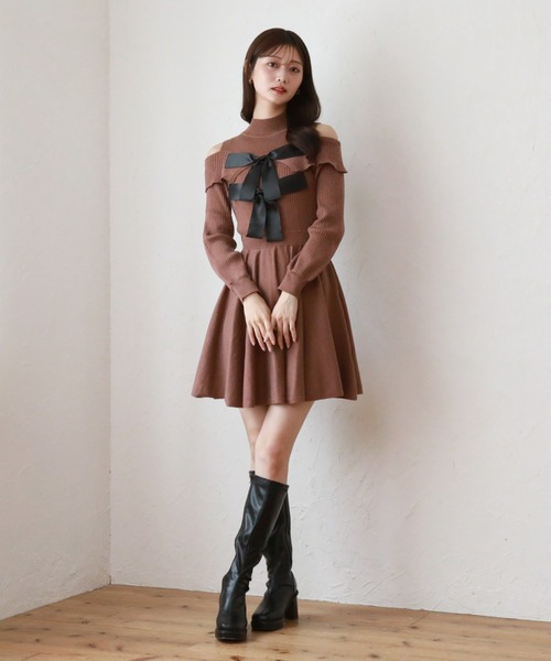 Cheek（チーク）の「オフショルＢＩＧリボンニットミニワンピース（ワンピース・レディース・アイボリー/チャコールグレー/モカ・MEDIUM）」の10枚目の写真