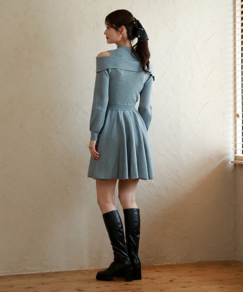 Cheek（チーク）の「オフショルＢＩＧリボンニットミニワンピース（ワンピース・レディース・アイボリー/チャコールグレー/モカ・MEDIUM）」の5枚目の写真