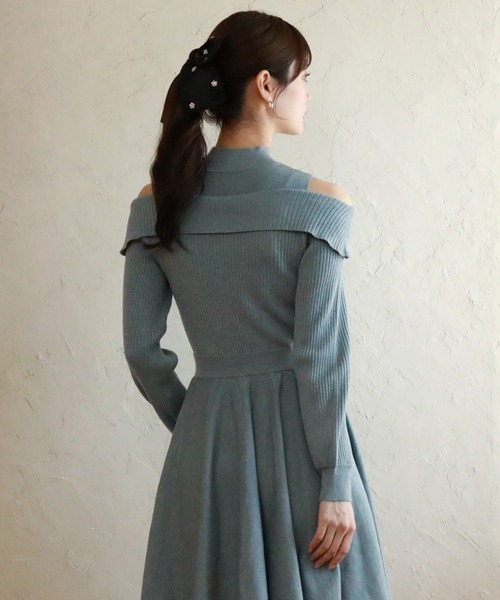 Cheek（チーク）の「オフショルＢＩＧリボンニットミニワンピース（ワンピース・レディース・アイボリー/チャコールグレー/モカ・MEDIUM）」の8枚目の写真