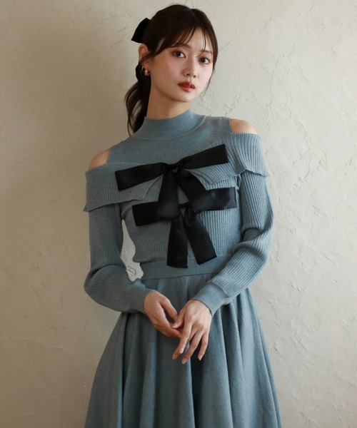 Cheek（チーク）の「オフショルＢＩＧリボンニットミニワンピース（ワンピース・レディース・アイボリー/チャコールグレー/モカ・MEDIUM）」の6枚目の写真