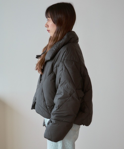 AO2（アオズ）の「Quilted padded jacket / キルティング中綿ジャケット（ダウンジャケット/コート・レディース・ブラック/ホワイト・FREE）」の17枚目の写真