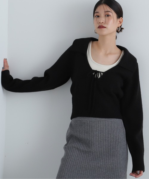 N.(N. Natural Beauty Basic)(エヌエヌナチュラルビューティーベーシック)の「◆フロントリボン襟付きニット(ニット/セーター・レディース・レッド/チャコールグレー/グレー・MEDIUM)」の2枚目の写真