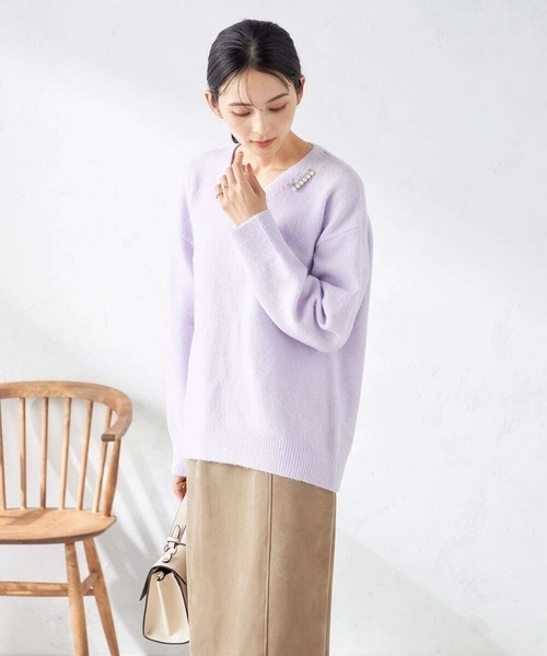 a.v.v(アーヴェヴェ)の「【新色登場/洗える】ゆるふわVネックニット(ニット/セーター・レディース・ダークインディゴブルー/ベージュ/グレー/ブラック/ライラック・34/38/36/42/40)」の5枚目の写真