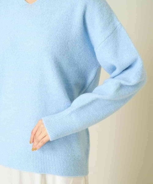 a.v.v(アーヴェヴェ)の「【新色登場/洗える】ゆるふわVネックニット(ニット/セーター・レディース・ダークインディゴブルー/ベージュ/グレー/ブラック/ライラック・34/38/36/42/40)」の16枚目の写真