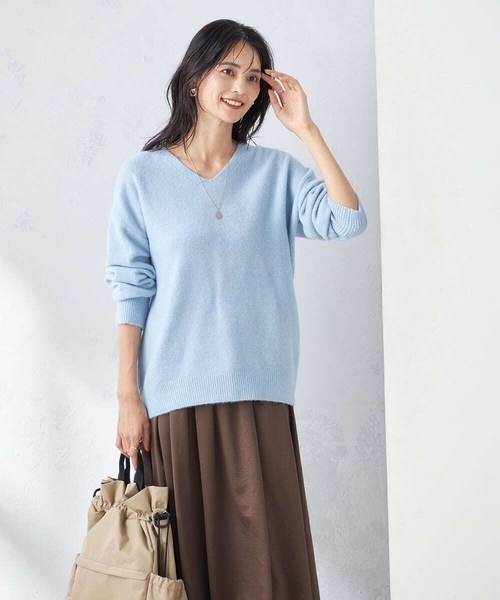 a.v.v(アーヴェヴェ)の「【新色登場/洗える】ゆるふわVネックニット(ニット/セーター・レディース・ダークインディゴブルー/ベージュ/グレー/ブラック/ライラック・34/38/36/42/40)」の22枚目の写真