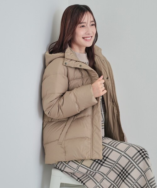 SHOO・LA・RUE（シューラルー）の「◆【洗える/撥水】10の欲張りを満たす フェイクファーフード付き ダウンジャケット（ダウンジャケット/コート・レディース・ブラック/ブラウン系/ライトベージュ・01/02/03/04）」の2枚目の写真