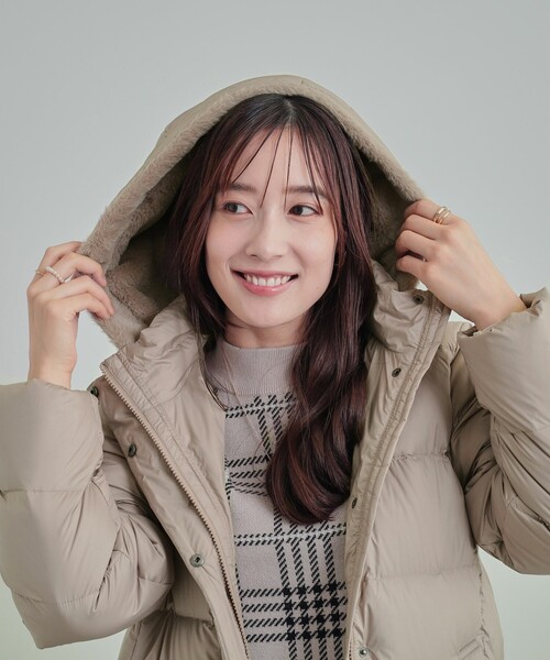 SHOO・LA・RUE（シューラルー）の「◆【洗える/撥水】10の欲張りを満たす フェイクファーフード付き ダウンジャケット（ダウンジャケット/コート・レディース・ブラック/ブラウン系/ライトベージュ・01/02/03/04）」の8枚目の写真