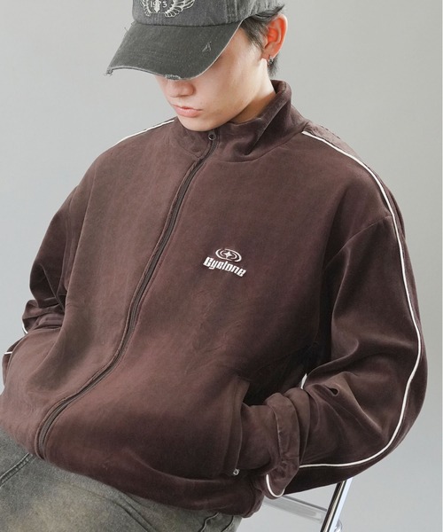 SPINNS（スピンズ）の「ワンポイントベロアジップパーカー/パイピングデザイン（ジャージ・メンズ・ブラウン/ワイン/ネイビー/ベージュ・ONESIZE）」の8枚目の写真