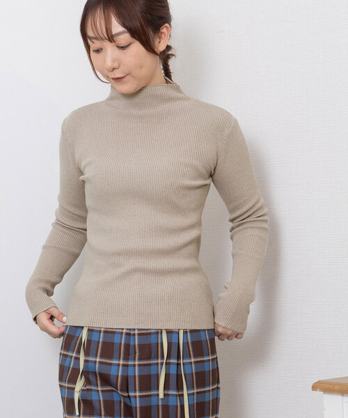 POU DOU DOU（プードゥドゥ）の「シアバターハイネックリブニット（ニット/セーター・レディース・ブラック/ブルー/レッド/オートミール・M）」の2枚目の写真