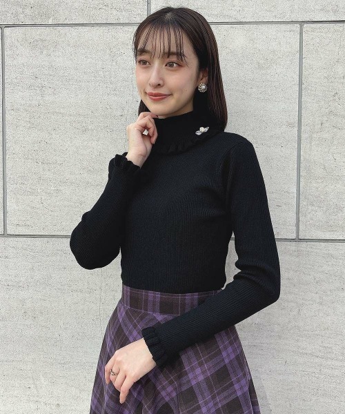 【セール】ローズモチーフ付きタートルニットプルオーバー/F&A/fint（ニット/セーター）｜F i.n.t（フィント）