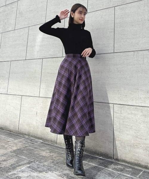 F i.n.t（フィント）の「ローズモチーフ付きタートルニットプルオーバー/F&A/fint（ニット/セーター・レディース・ピンクベージュ/ブラック/オフホワイト/ライトグレー・FREE）」の8枚目の写真