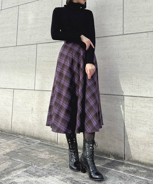 F i.n.t（フィント）の「ローズモチーフ付きタートルニットプルオーバー/F&A/fint（ニット/セーター・レディース・ピンクベージュ/ブラック/オフホワイト/ライトグレー・FREE）」の9枚目の写真