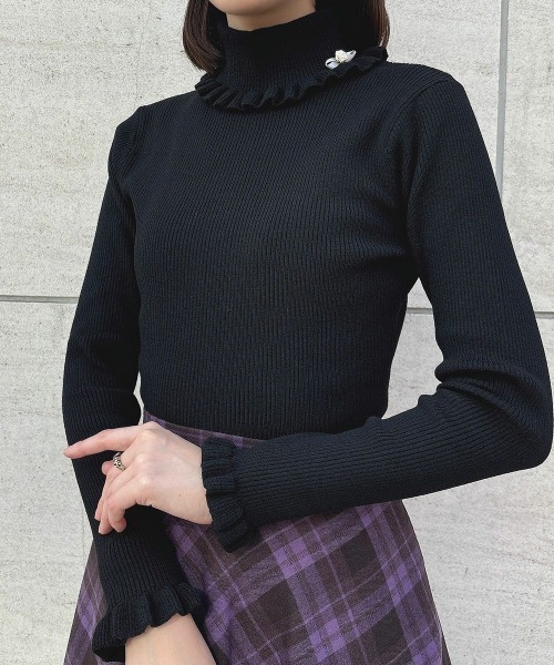 F i.n.t（フィント）の「ローズモチーフ付きタートルニットプルオーバー/F&A/fint（ニット/セーター・レディース・ピンクベージュ/ブラック/オフホワイト/ライトグレー・FREE）」の10枚目の写真