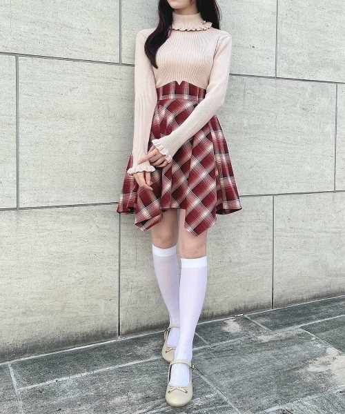 F i.n.t（フィント）の「ローズモチーフ付きタートルニットプルオーバー/F&A/fint（ニット/セーター・レディース・ピンクベージュ/ブラック/オフホワイト/ライトグレー・FREE）」の18枚目の写真