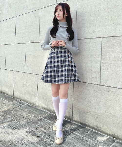 F i.n.t（フィント）の「ローズモチーフ付きタートルニットプルオーバー/F&A/fint（ニット/セーター・レディース・ピンクベージュ/ブラック/オフホワイト/ライトグレー・FREE）」の20枚目の写真