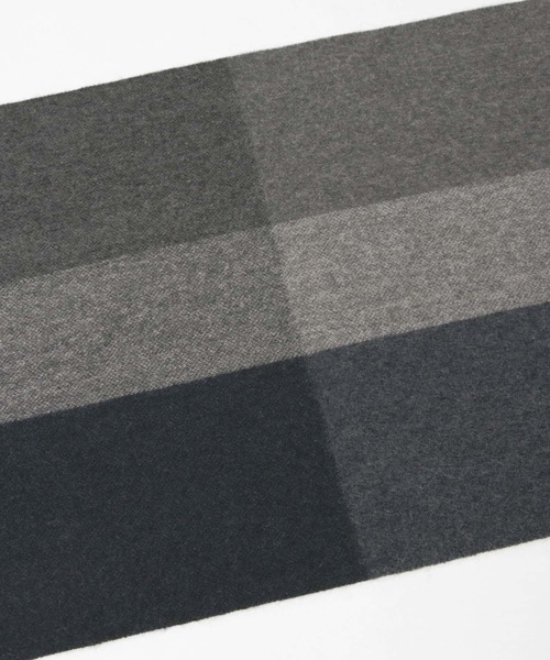 URBAN RESEARCH（アーバンリサーチ）の「チェックグラデーションカシミヤマフラー（マフラー・メンズ・ブラック系その他/グリーン系その他/レッド系その他/ブルー系その他・FREE）」の15枚目の写真