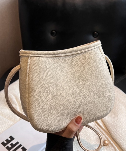 コロンと可愛いワンマイル感。合皮ショルダーバッグ（ショルダーバッグ