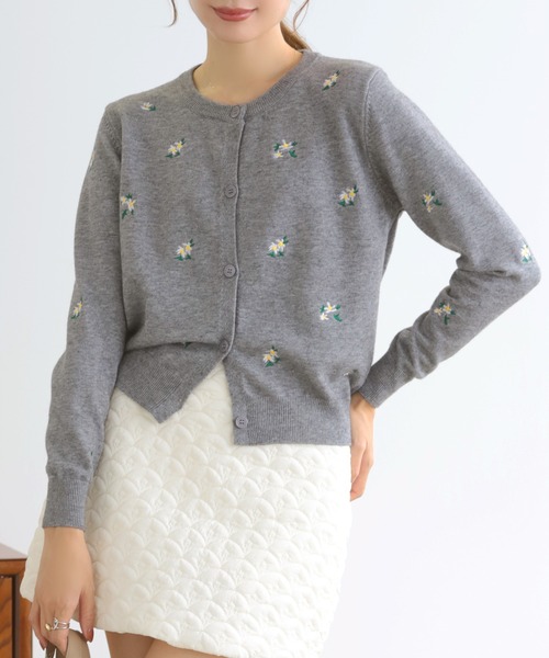 MERAKI(メラキ)の「小花刺繍カーディガン(カーディガン/ボレロ・レディース・グレー・L/M)」の7枚目の写真