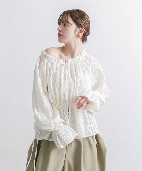 KBF(ケイビーエフ)の「2WAYオフショルブラウス(シャツ/ブラウス・レディース・グリーン系その他/ブラック/オフホワイト・ONE)」の6枚目の写真