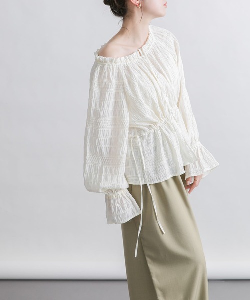 KBF(ケイビーエフ)の「2WAYオフショルブラウス(シャツ/ブラウス・レディース・グリーン系その他/ブラック/オフホワイト・ONE)」の7枚目の写真