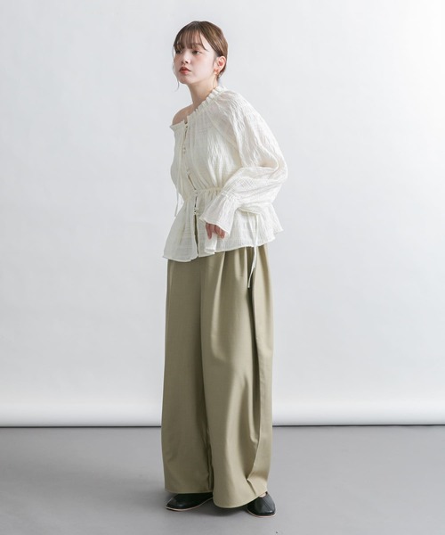 KBF(ケイビーエフ)の「2WAYオフショルブラウス(シャツ/ブラウス・レディース・グリーン系その他/ブラック/オフホワイト・ONE)」の9枚目の写真