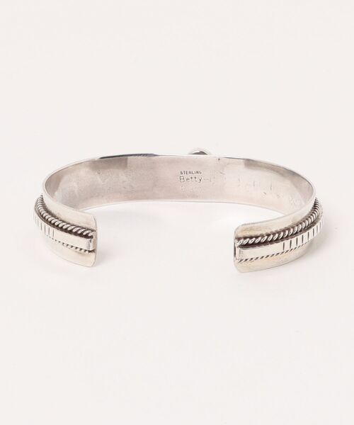 Indian Jewelry(インディアンジュエリー)の「THEATER シアター オーバルシェイプセンタークオーツストーンシルバーバングル Made in USA(バングル/リストバンド・メンズ・シルバー・FREE)」の6枚目の写真