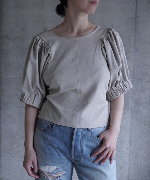 k3&co.(ケイスリーアンドコー)の「BACK OPEN BLOUSE(シャツ/ブラウス・レディース・レッド/チャコール/ベージュ・ONE SIZE)」の2枚目の写真