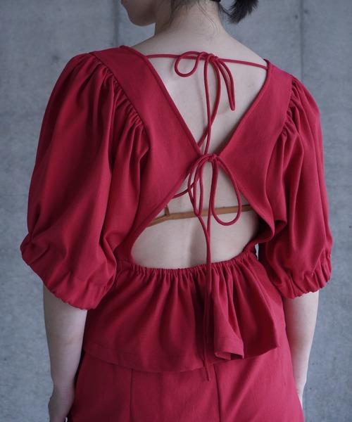 k3&co.(ケイスリーアンドコー)の「BACK OPEN BLOUSE(シャツ/ブラウス・レディース・レッド/チャコール/ベージュ・ONE SIZE)」の3枚目の写真