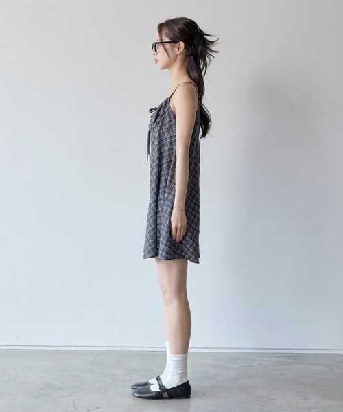 UNE MANSION（ユヌマンション）の「【肩紐調節可能】ボヘミアンリボンチェックミニワンピース（ワンピース・レディース・ブラック/スカイブルー・FREE）」の18枚目の写真
