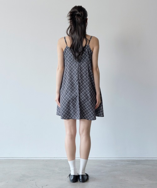 UNE MANSION（ユヌマンション）の「【肩紐調節可能】ボヘミアンリボンチェックミニワンピース（ワンピース・レディース・ブラック/スカイブルー・FREE）」の19枚目の写真