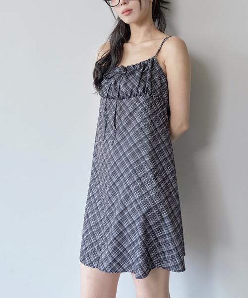 UNE MANSION（ユヌマンション）の「【肩紐調節可能】ボヘミアンリボンチェックミニワンピース（ワンピース・レディース・ブラック/スカイブルー・FREE）」の3枚目の写真