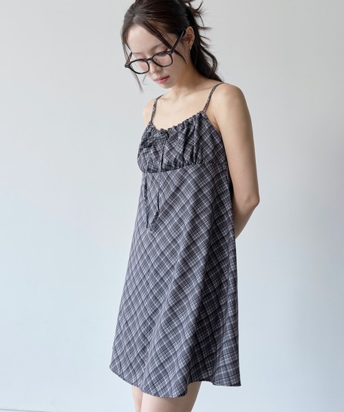 UNE MANSION（ユヌマンション）の「【肩紐調節可能】ボヘミアンリボンチェックミニワンピース（ワンピース・レディース・ブラック/スカイブルー・FREE）」の6枚目の写真