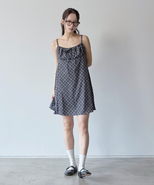 UNE MANSION（ユヌマンション）の「【肩紐調節可能】ボヘミアンリボンチェックミニワンピース（ワンピース・レディース・ブラック/スカイブルー・FREE）」の7枚目の写真