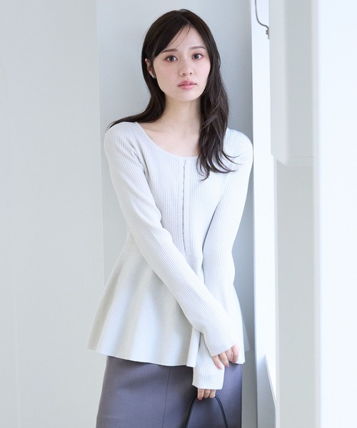 Andemiu（アンデミュウ）の「ラメホックペプラムニット327306（ニット/セーター・レディース・ライトグレー/ネイビー/ベージュ・FREE）」の7枚目の写真