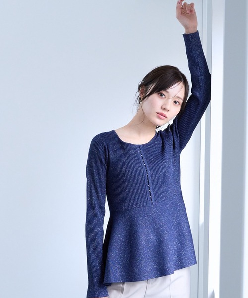 Andemiu（アンデミュウ）の「ラメホックペプラムニット327306（ニット/セーター・レディース・ライトグレー/ネイビー/ベージュ・FREE）」の11枚目の写真