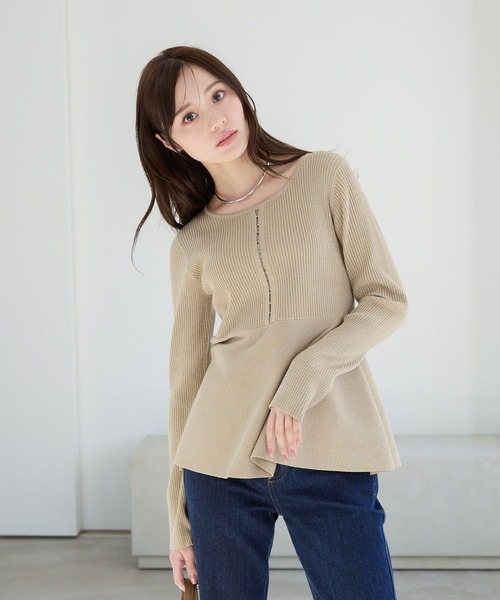 Andemiu（アンデミュウ）の「ラメホックペプラムニット327306（ニット/セーター・レディース・ライトグレー/ネイビー/ベージュ・FREE）」の13枚目の写真