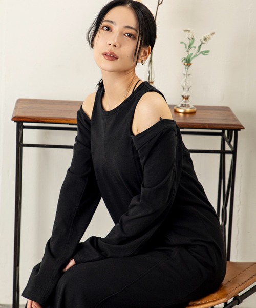 MILLION CARATS(ミリオンカラッツ)の「抜け感のある肩スリットが魅力の2WAYワンピース(ワンピース・レディース・ブラック/グレー・FREE)」の6枚目の写真
