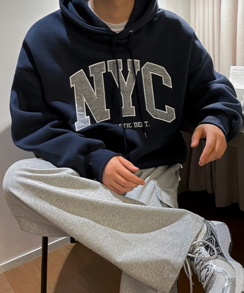 CERCA(チェルカ)の「【NOWLE】NYC ワッペン刺繍 裏起毛 パーカー(パーカー・メンズ・ダークグリーン/ネイビー・SMALL/LARGE/MEDIUM/X-LARGE)」の7枚目の写真