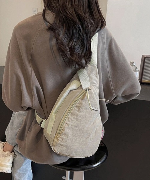 Miniministore(ミニミニストア)の「ナイロンボディバッグワンショルダーバッグ(ボディバッグ/ウエストポーチ・レディース・アイボリー/ブラック・FREE)」の3枚目の写真