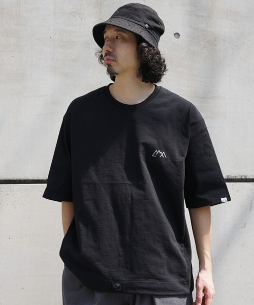 CMF OUTDOOR GARMENT(シーエムエフアウトドアガーメント)の「CMF OUTDOOR GARMENT/シーエムエフ アウトドアガーメント 別注SIMPLE SLOWDRY TEE S/S(Tシャツ/カットソー・メンズ・ホワイト/ブラック・M/L)」の1枚目の写真