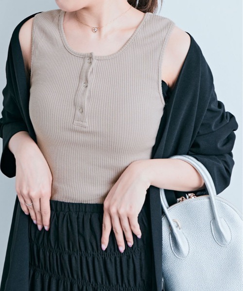 kirakiraShop(キラキラショップ)の「ヘンリーネック コットン リブタンクトップ(タンクトップ・レディース・グレイッシュベージュ/ブラック/クリーム/ラベンダー/ミント/チャコール・FREE)」の2枚目の写真